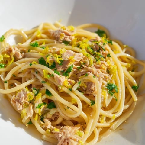 Lemon Garlic Tuna Spaghetti